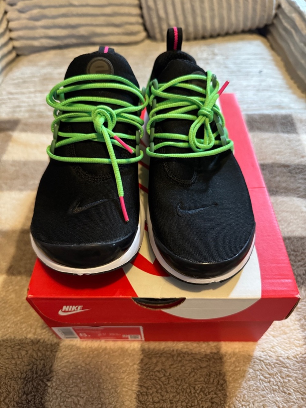 Nike Presto Youth Size 6Y Black Sneakers with Neon Green Laces and Pink Accents